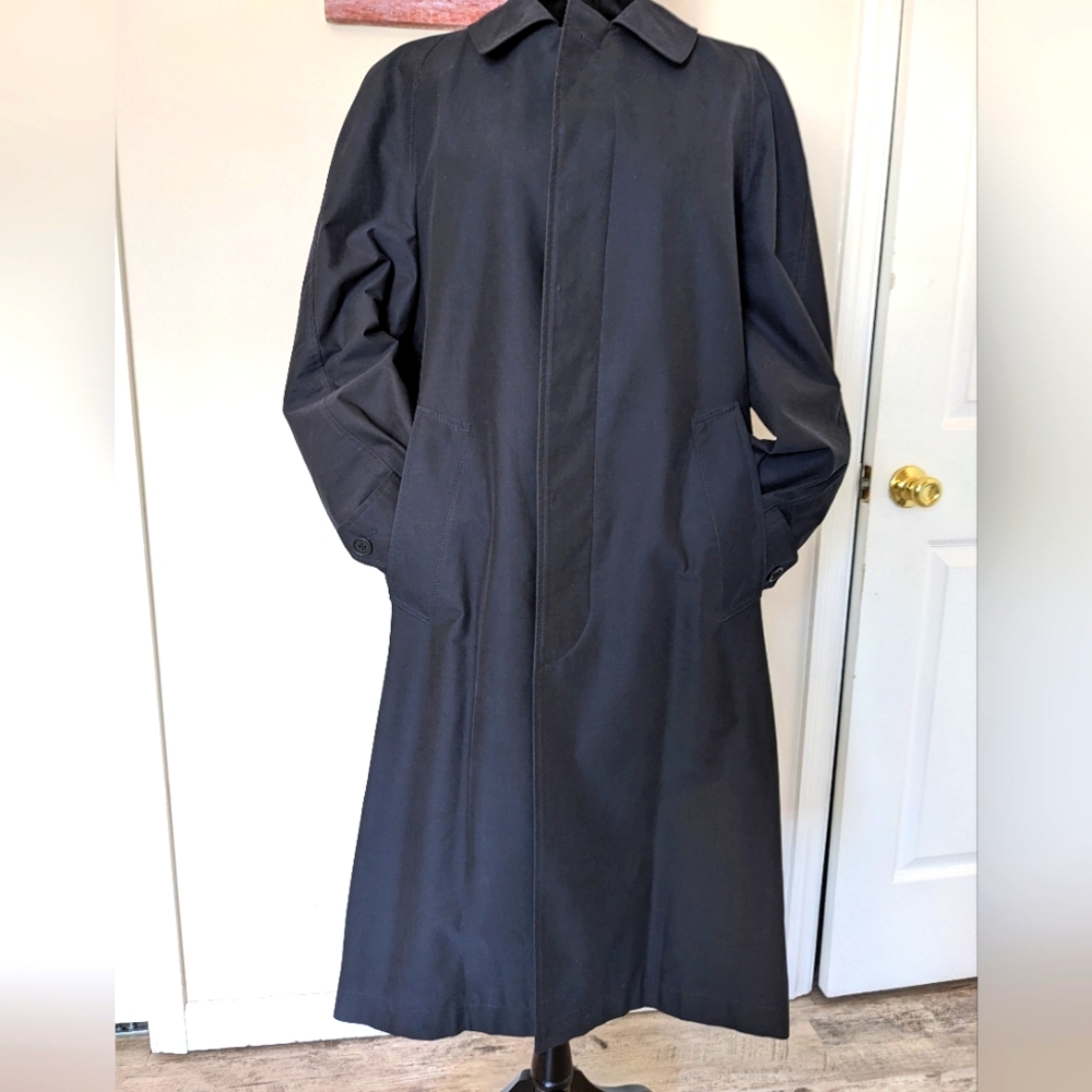 Men's navy trench coat. Size L-US 46-EU.